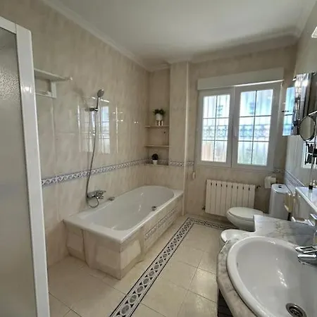 Con Piscina Privada En Villa