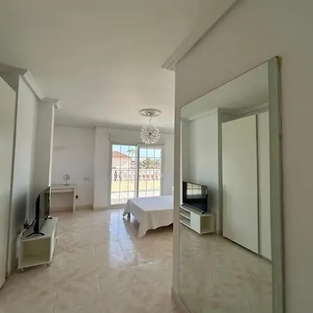 Con Piscina Privada En * Torrevieja