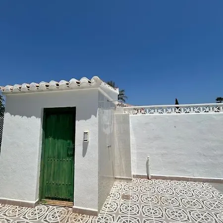 Villa Con Piscina Privada En *
