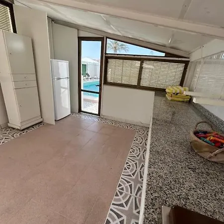 Con Piscina Privada En *