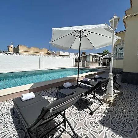 Con Piscina Privada En Torrevieja