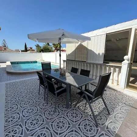 Con Piscina Privada En *
