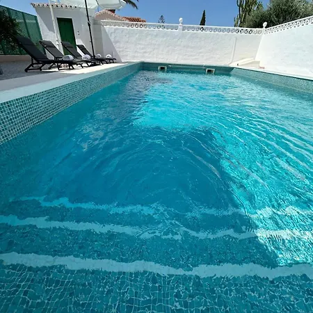 Con Piscina Privada En * Torrevieja