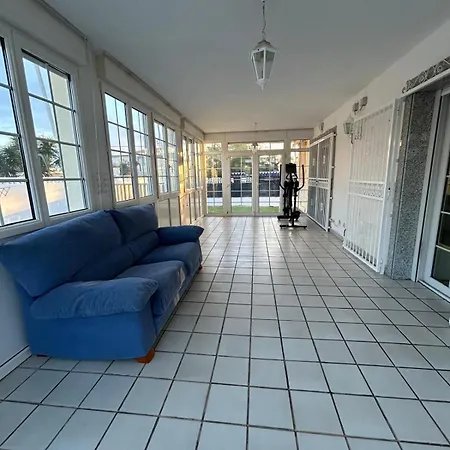 Villa Con Piscina Privada En *