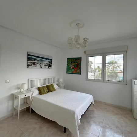 Con Piscina Privada En Torrevieja